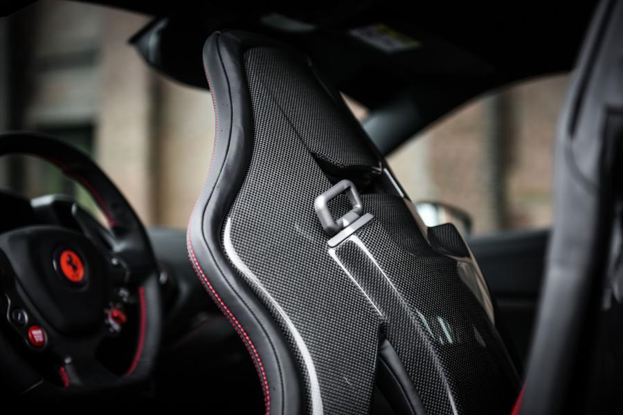 Детали интерьера Ferrari 488 GTB by Edo Competition 2015 года  (фото 11 из 25)